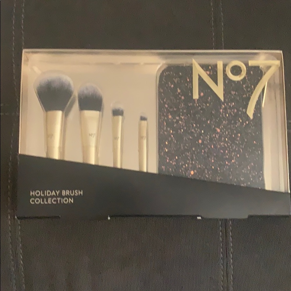 No7 Holiday Brush Collection